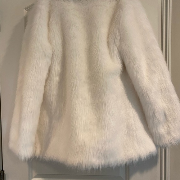 Express white fur coat- New with tags. Size XS - Picture 2 of 3